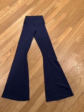 Offline by Aeri flair navy leggings